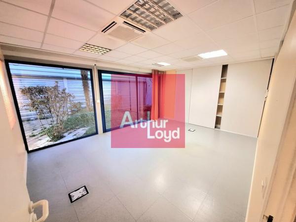 RIOM À LOUER – BUREAUX 330 m² Bâtiment indépendant –
