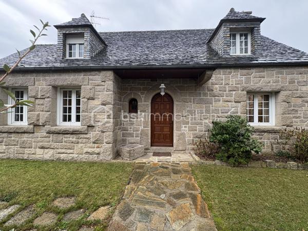 Maison en pierre de 180,04 m²