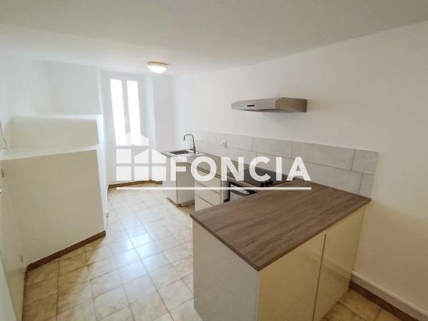 Location Studio 28.5 m² - 13 RUE SAINTE CATHERINE Hyeres Les Palmiers 83400