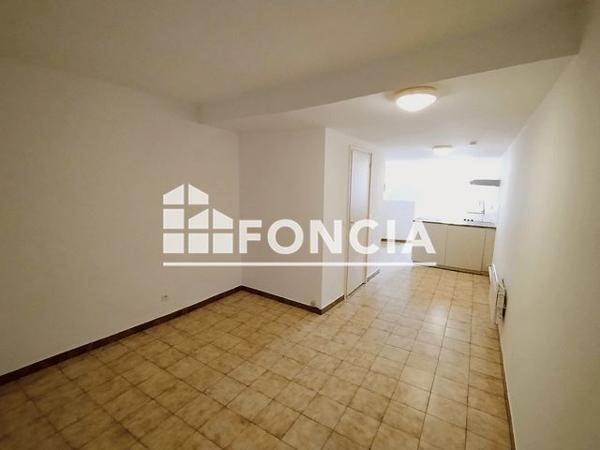 Location Studio 28.5 m² - 13 RUE SAINTE CATHERINE Hyeres Les Palmiers 83400