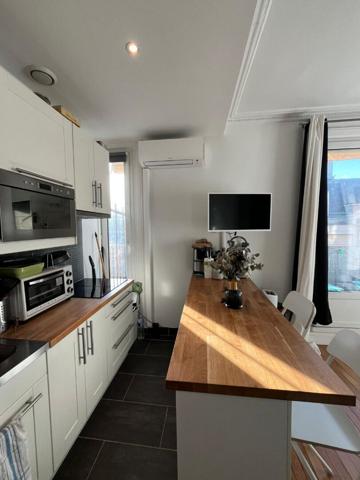 Magnifique studio lumineux au dernier étage avec ascenseur ? vue dégagée !