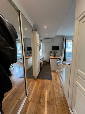 Magnifique studio lumineux au dernier étage avec ascenseur ? vue dégagée !