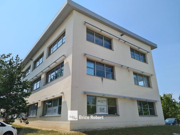 Bureaux à louer lumineux avec parking privatif à Saint Genis Laval INOPOLIS
