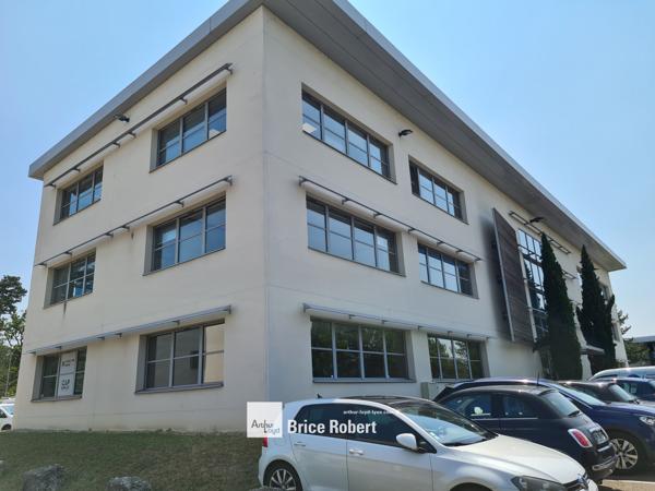 Bureaux à louer lumineux avec parking privatif à Saint Genis Laval INOPOLIS
