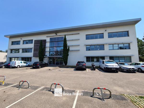 Bureaux à louer lumineux avec parking privatif à Saint Genis Laval INOPOLIS