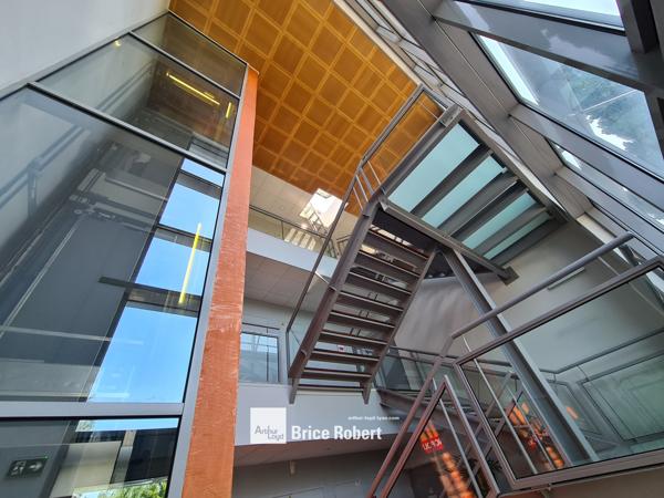 Bureaux à louer lumineux avec parking privatif à Saint Genis Laval INOPOLIS