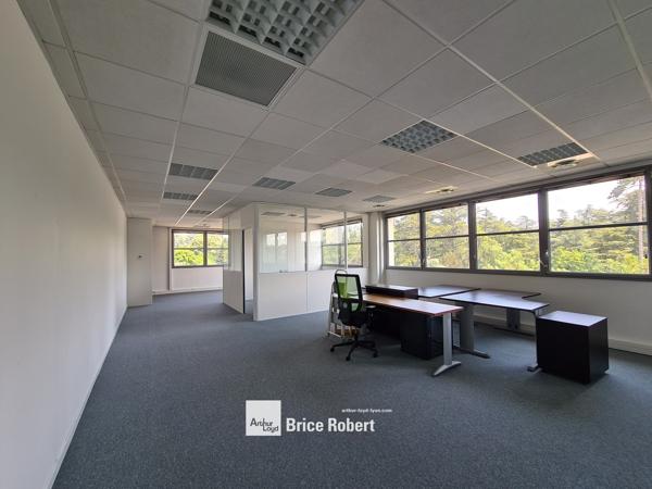 Bureaux à louer lumineux avec parking privatif à Saint Genis Laval INOPOLIS
