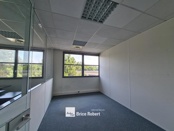 Bureaux à louer lumineux avec parking privatif à Saint Genis Laval INOPOLIS