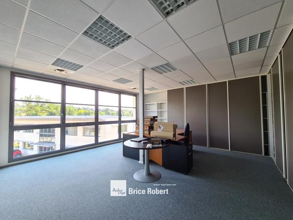 Bureaux à louer lumineux avec parking privatif à Saint Genis Laval INOPOLIS