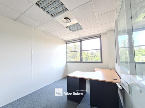 Bureaux à louer lumineux avec parking privatif à Saint Genis Laval INOPOLIS