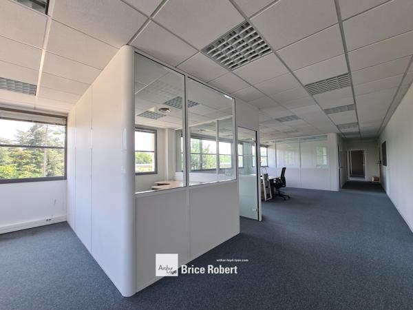 Bureaux à louer lumineux avec parking privatif à Saint Genis Laval INOPOLIS