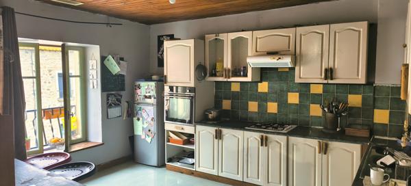 Vocance (07690) Maison de Village 750 m² + Jardin 1100 m²avec Appartement 100 m² Loué