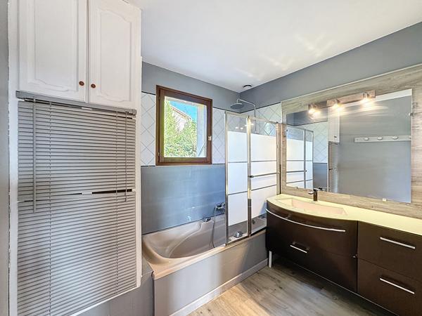 Trévoux (01600) Maison avec vue beaujolais, familiale 5 chambres avec piscine, terrain 819 m².