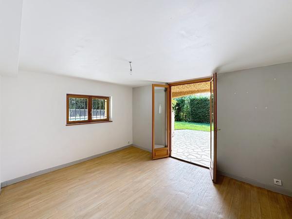 Trévoux (01600) Maison avec vue beaujolais, familiale 5 chambres avec piscine, terrain 819 m².