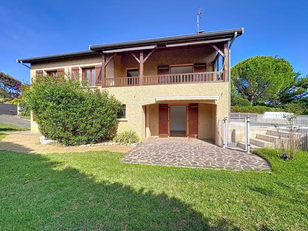 Trévoux (01600) Maison avec vue beaujolais, familiale 5 chambres avec piscine, terrain 819 m².