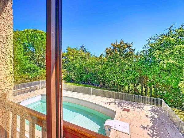 Trévoux (01600) Maison avec vue beaujolais, familiale 5 chambres avec piscine, terrain 819 m².