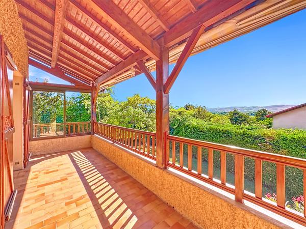 Trévoux (01600) Maison avec vue beaujolais, familiale 5 chambres avec piscine, terrain 819 m².