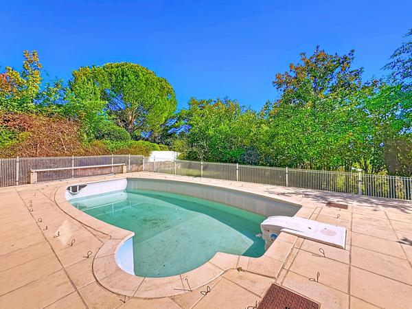 Trévoux (01600) Maison avec vue beaujolais, familiale 5 chambres avec piscine, terrain 819 m².