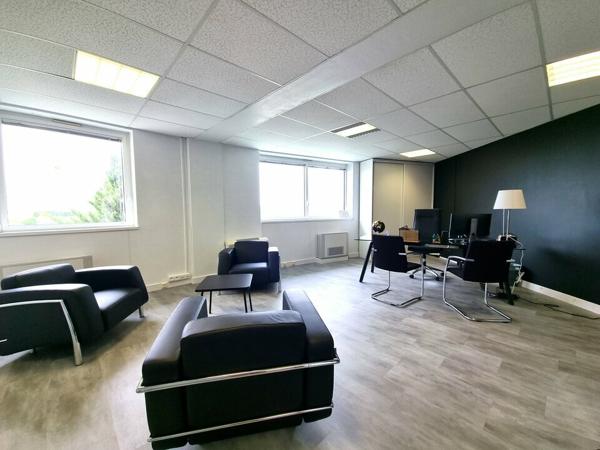 BELLE OPPORTUNITE D'INVESTISSEMENT, DEUX LOTS DE BUREAUX LOUES DE 90 ET 139M² AU FUTUROSCOPE - GRAND POITIERS
