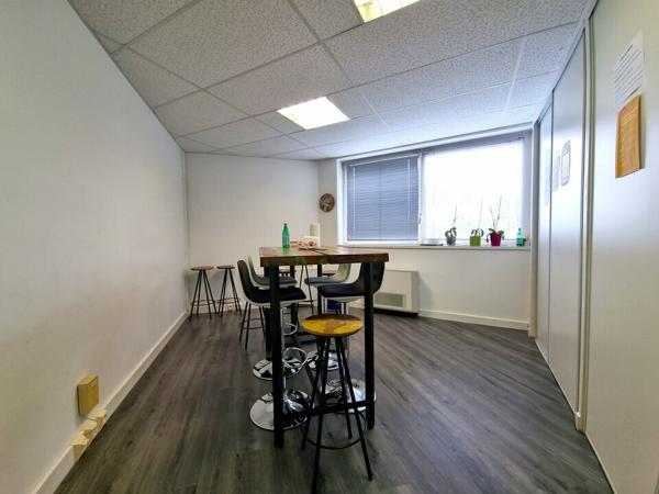 BELLE OPPORTUNITE D'INVESTISSEMENT, DEUX LOTS DE BUREAUX LOUES DE 90 ET 139M² AU FUTUROSCOPE - GRAND POITIERS