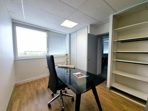 BELLE OPPORTUNITE D'INVESTISSEMENT, DEUX LOTS DE BUREAUX LOUES DE 90 ET 139M² AU FUTUROSCOPE - GRAND POITIERS