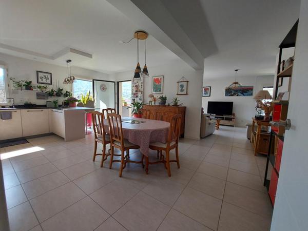 Rare : St jorioz centre : spacieux appartement  récent de 133m², 4 chambres dont suite parentale, 2 terrasses, 2 sdb, 2 wc  proche écoles et commerces