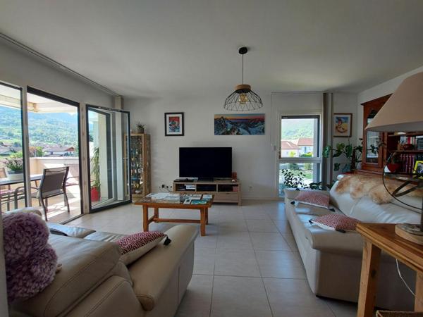 Rare : St jorioz centre : spacieux appartement  récent de 133m², 4 chambres dont suite parentale, 2 terrasses, 2 sdb, 2 wc  proche écoles et commerces