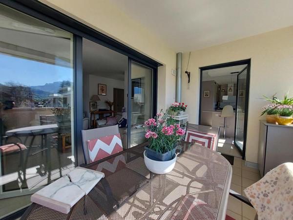 Rare : St jorioz centre : spacieux appartement  récent de 133m², 4 chambres dont suite parentale, 2 terrasses, 2 sdb, 2 wc  proche écoles et commerces