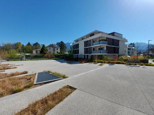 Rare : St jorioz centre : spacieux appartement  récent de 133m², 4 chambres dont suite parentale, 2 terrasses, 2 sdb, 2 wc  proche écoles et commerces