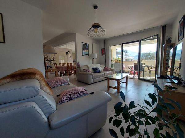 Rare : St jorioz centre : spacieux appartement  récent de 133m², 4 chambres dont suite parentale, 2 terrasses, 2 sdb, 2 wc  proche écoles et commerces