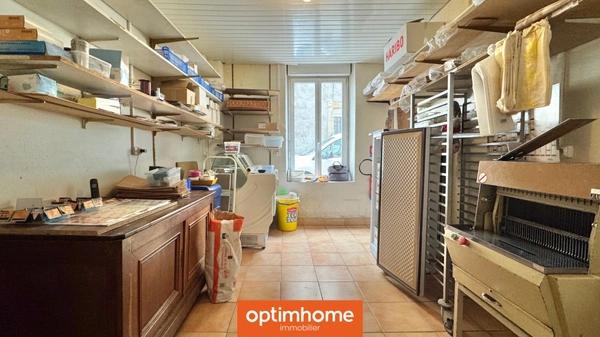 Local commercial libre – Épinal – 74 m² – Fort passage