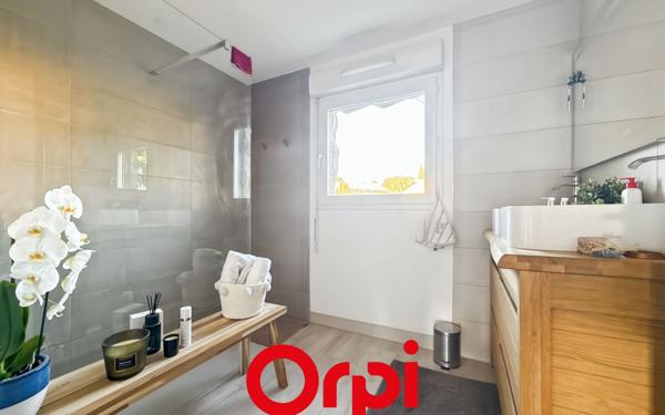 Appartement à vendre    3 pièces • 83,22 m2 Bandol