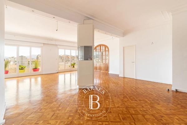 Marseille 8ème, Appartement 4 Chambres -  236 m² à vendre
