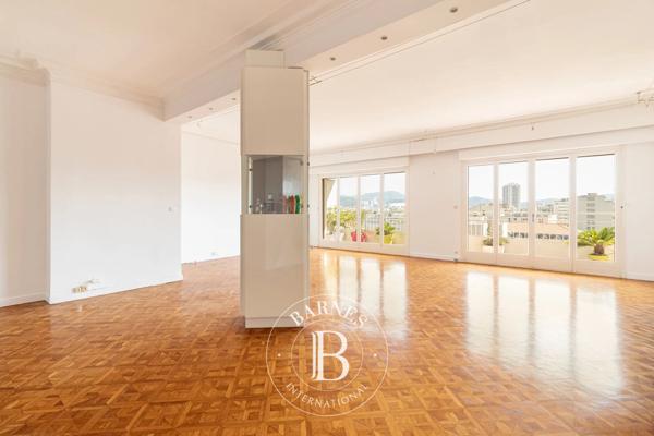 Marseille 8ème, Appartement 4 Chambres -  236 m² à vendre