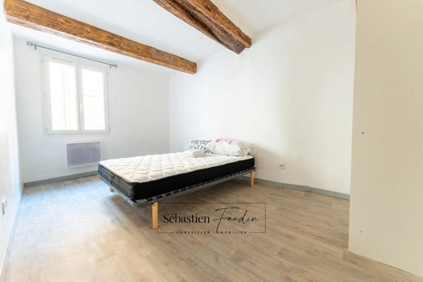 Appartement à louer 2 pièces LE BEAUSSET (83) - 40 m² - meublé - double vitrage - calme