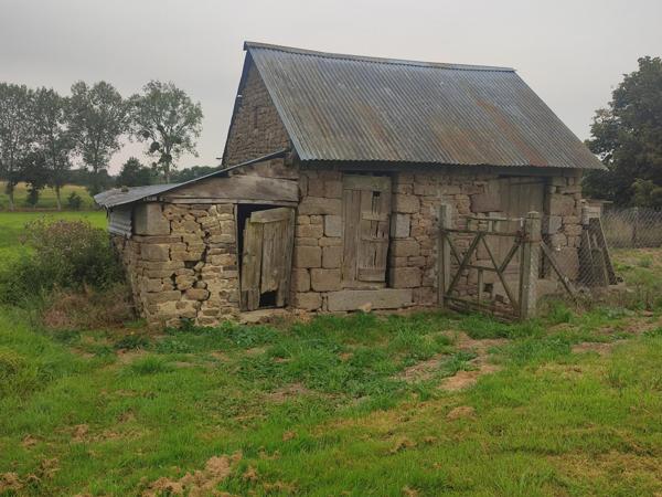 Ensemble avec un fort potentiel à rénover sur un terrain de 6 500 m2