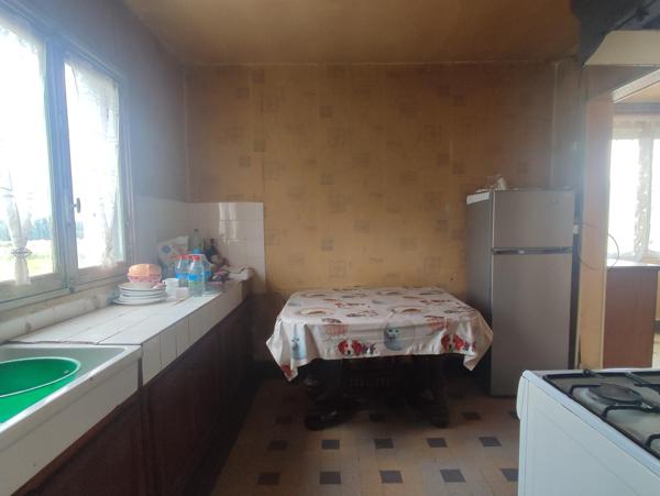 Ensemble avec un fort potentiel à rénover sur un terrain de 6 500 m2