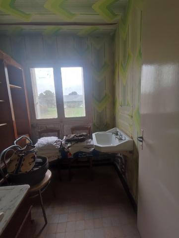 Ensemble avec un fort potentiel à rénover sur un terrain de 6 500 m2