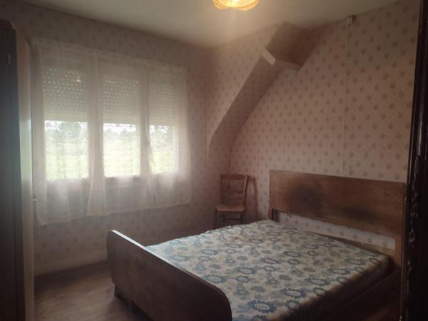 Ensemble avec un fort potentiel à rénover sur un terrain de 6 500 m2