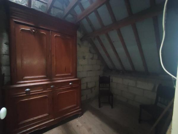 Ensemble avec un fort potentiel à rénover sur un terrain de 6 500 m2