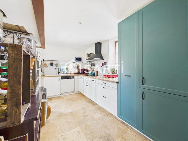 Maison de caractère avec nombreuses dépendances