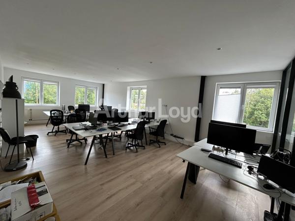 Bureau à louer 700 m² Saint-André-lez-Lille 50 places de parking