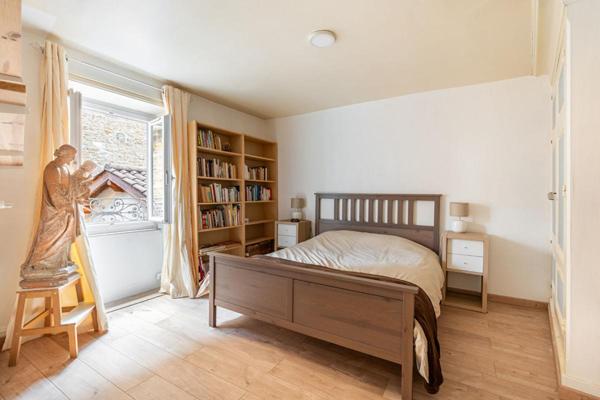 Idéal artisan, profession libérale, famille nombreuse. Maison Lachassagne 6 pièce(s) 225 m2