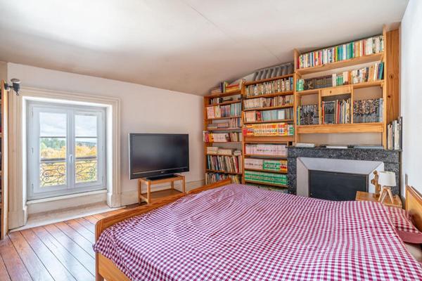 Idéal artisan, profession libérale, famille nombreuse. Maison Lachassagne 6 pièce(s) 225 m2