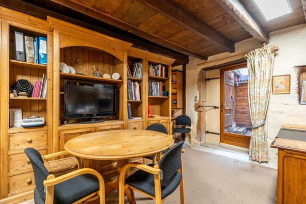 Idéal artisan, profession libérale, famille nombreuse. Maison Lachassagne 6 pièce(s) 225 m2