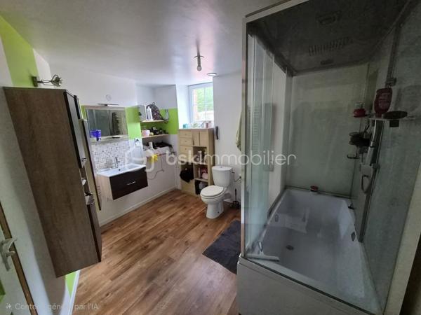 Exclusivité Maison de caractère aux portes de L'Aigle 

Découvrez cette charmante maison familiale de caractère offrant de magnifiques volumes et un fort potentiel d'aménagement , idéalement située à moins de 5 minutes de L'Aigle et de sa gare (ligne Paris-Granville).Dans une commune dynamique avec toutes les commodités ( commerces , écoles , centre aéré , club sportifs ). elle saura vous séduire par ses prestations 
Rez-de-chausée: entrée , vaste pièce de vis de plus de 50m2  comprenant un salon, séjour et une cuisine meublée et équipée , une chambre (ou bureau selon vos besoin (26m2), buanderie , salle de douche avec wc , une grande pièce supplémentaire à aménager selon vos envies (bureau ,salle de jeux , atelier ...)
Premier étage ( accès principal)
palier , suite parentale avec dressing et accès salle de bain , 2 chambres
Second espace à l'étage (accès par un autre escalier ) 
une chambre indépendante et une salle de douche avec wc (parfait pour un adolescent )
Dernier niveau 
Comble aménageable de plus 100m2
Extérieur:
terrain clos de plus de 1100m2
Dépendances : un grand garage et un atelier ,
portail électrique , chauffage  poêle à granulés et radiateurs électriques ( maison classée en DPE en C ) 
maison à découvrir et,  avec un fort potentiel