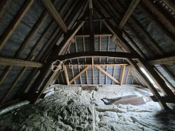 Exclusivité Maison de caractère aux portes de L'Aigle 

Découvrez cette charmante maison familiale de caractère offrant de magnifiques volumes et un fort potentiel d'aménagement , idéalement située à moins de 5 minutes de L'Aigle et de sa gare (ligne Paris-Granville).Dans une commune dynamique avec toutes les commodités ( commerces , écoles , centre aéré , club sportifs ). elle saura vous séduire par ses prestations 
Rez-de-chausée: entrée , vaste pièce de vis de plus de 50m2  comprenant un salon, séjour et une cuisine meublée et équipée , une chambre (ou bureau selon vos besoin (26m2), buanderie , salle de douche avec wc , une grande pièce supplémentaire à aménager selon vos envies (bureau ,salle de jeux , atelier ...)
Premier étage ( accès principal)
palier , suite parentale avec dressing et accès salle de bain , 2 chambres
Second espace à l'étage (accès par un autre escalier ) 
une chambre indépendante et une salle de douche avec wc (parfait pour un adolescent )
Dernier niveau 
Comble aménageable de plus 100m2
Extérieur:
terrain clos de plus de 1100m2
Dépendances : un grand garage et un atelier ,
portail électrique , chauffage  poêle à granulés et radiateurs électriques ( maison classée en DPE en C ) 
maison à découvrir et,  avec un fort potentiel