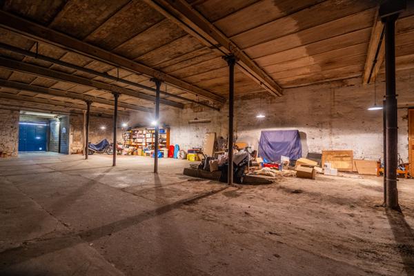 Bureau 7 pièces - 211 m²