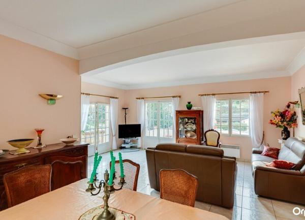 Maison à vendre    5 pièces •  Ceyreste