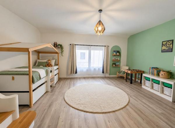 Frépillon – « L’Exception aux Trois Clés » : 3 maisons indépendantes, local commercial et atelier, 492 m² divisibles